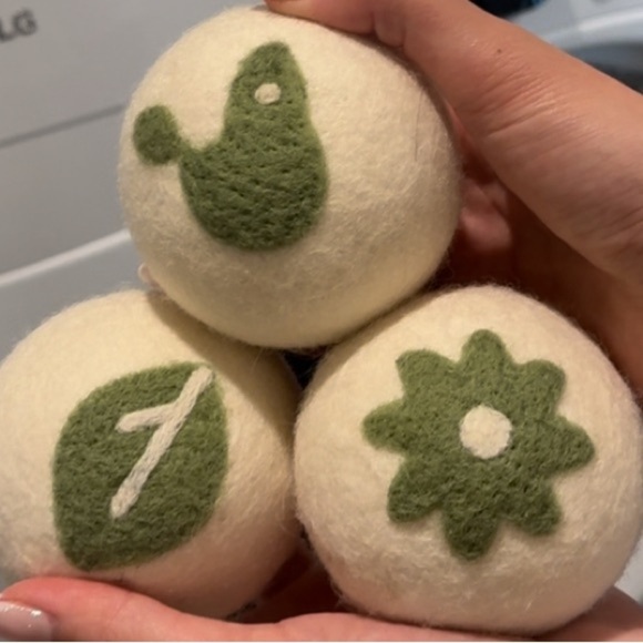 Norwex Fluff & Tumble Wool Dryer Balls Limited Edition New Set of 3 - Picture 9 of 9
